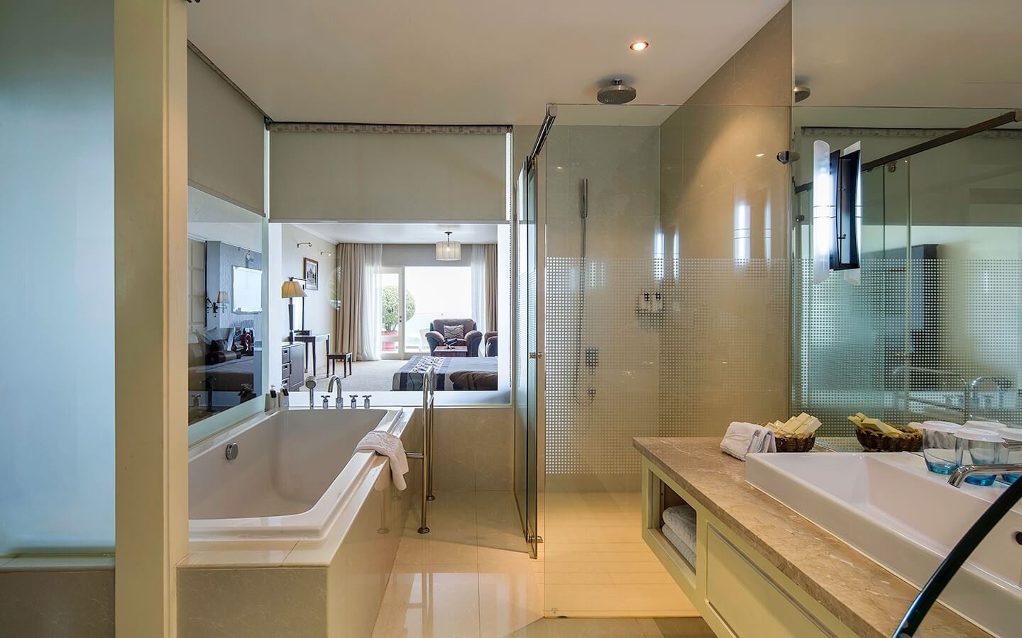 rooms-premium-deluxe-with-balcony