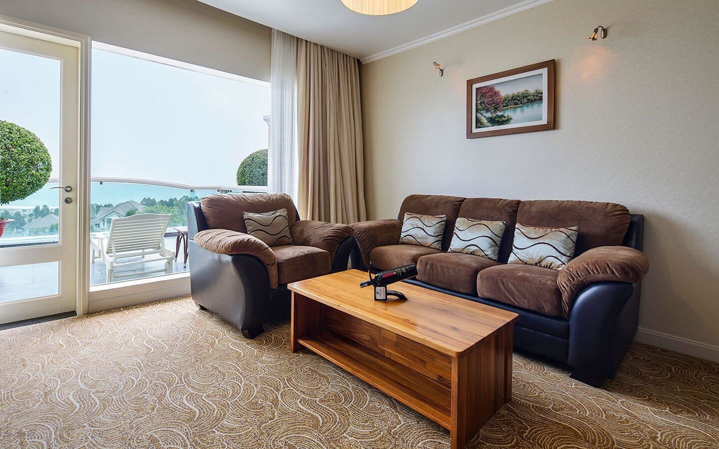 rooms-premium-deluxe-with-balcony