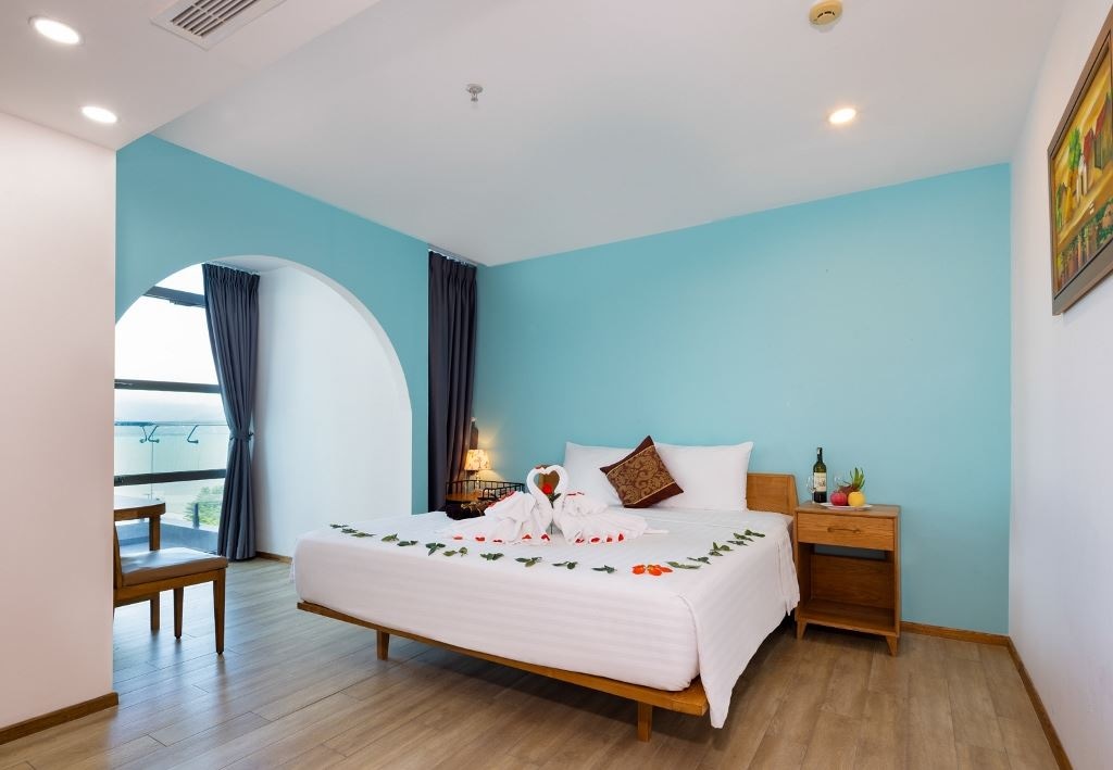 rooms-suite-sea-view-with-balcony