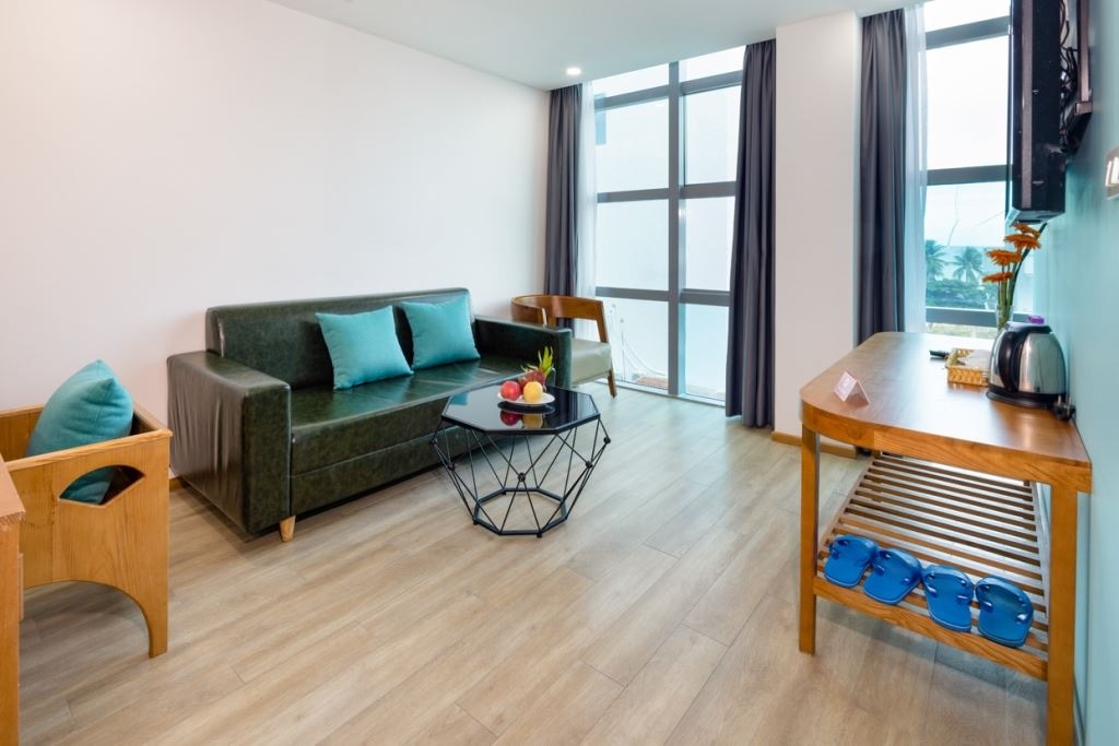 rooms-senior-deluxe-partial-seaview