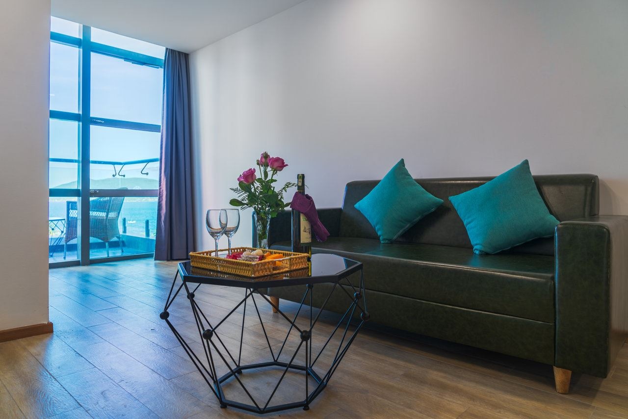 rooms-suite-sea-view-with-balcony-child-without-extra-bed