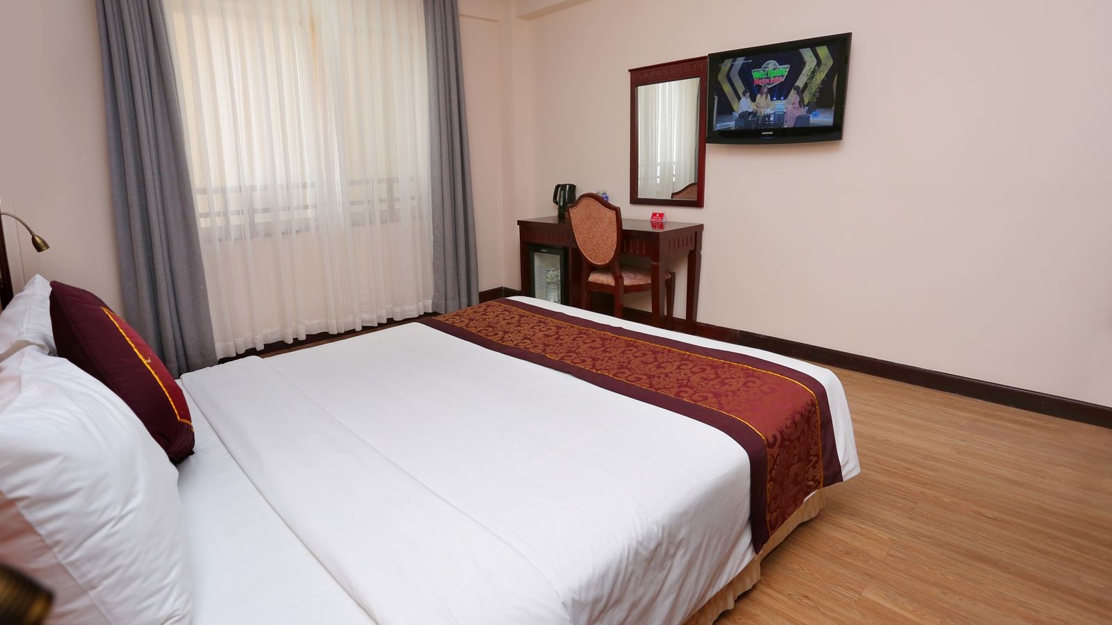 rooms-superior-with-window