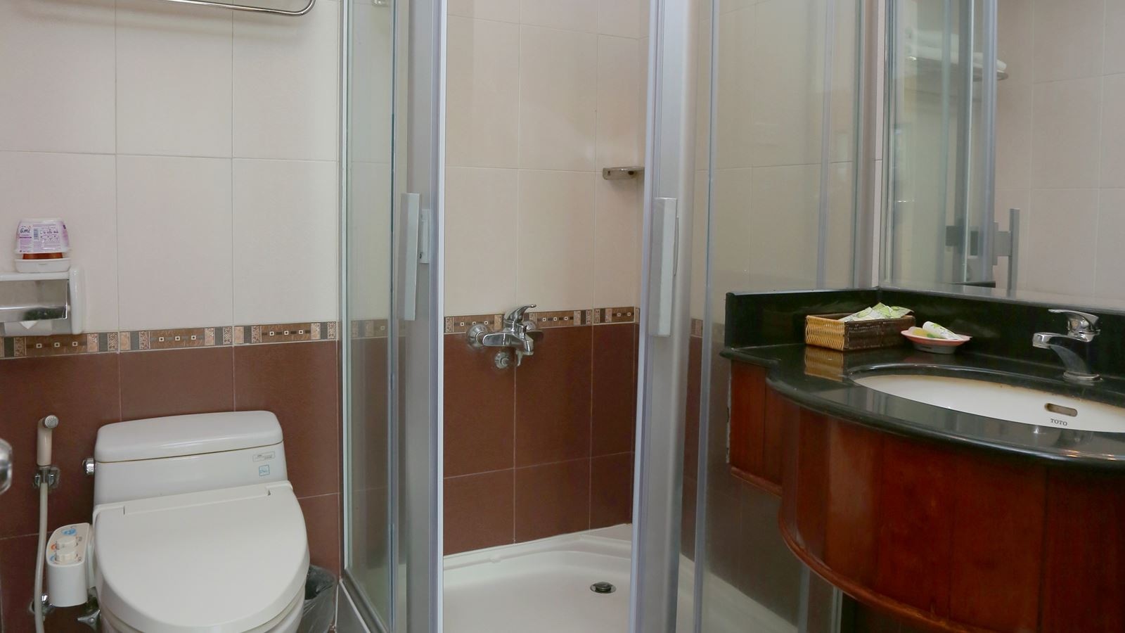 rooms-deluxe-seaview-with-balcony