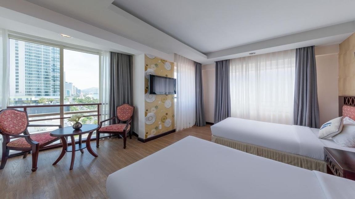 rooms-deluxe-seaview-with-balcony