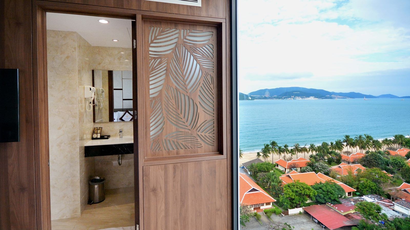rooms-deluxe-partial-seaview
