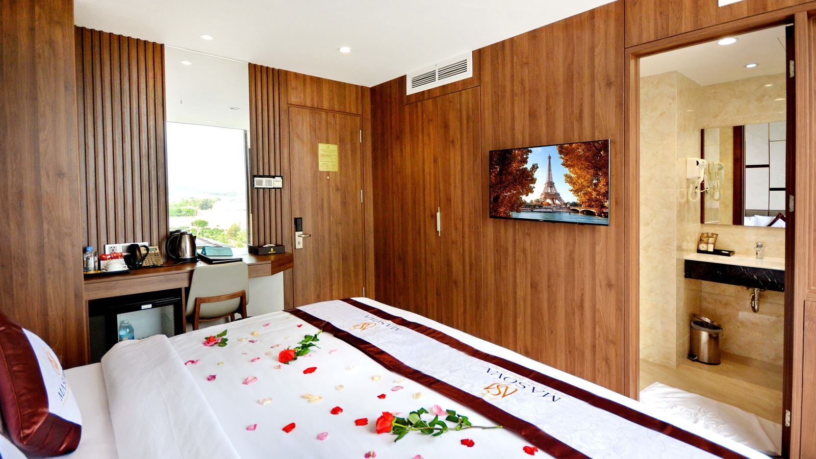 rooms-deluxe-partial-seaview-child-without-extra-bed