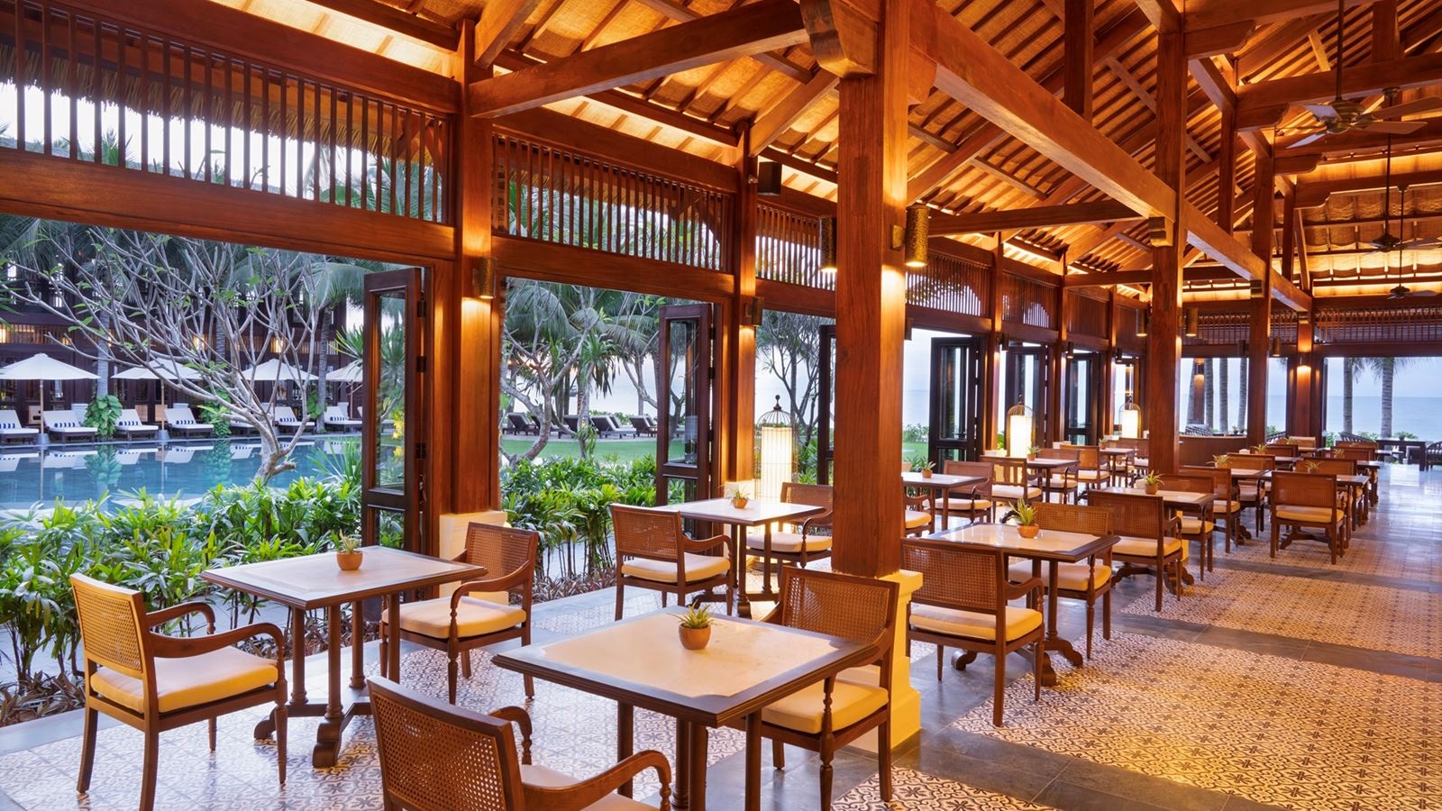 restaurants-lang-viet-pool