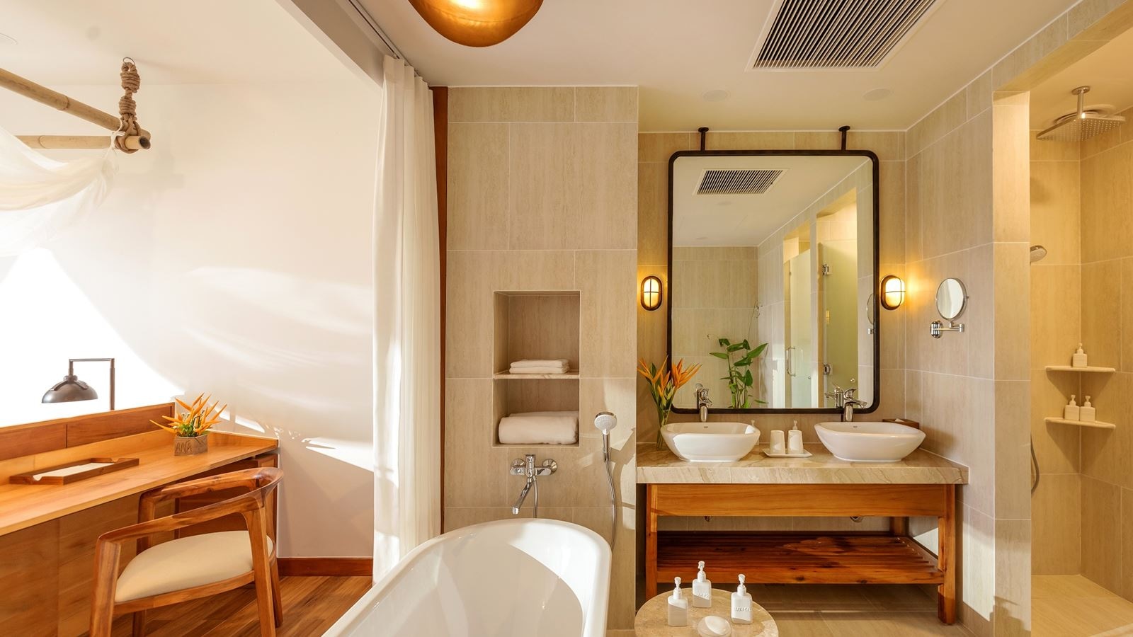 rooms-suite-1-bedroom-gardenview