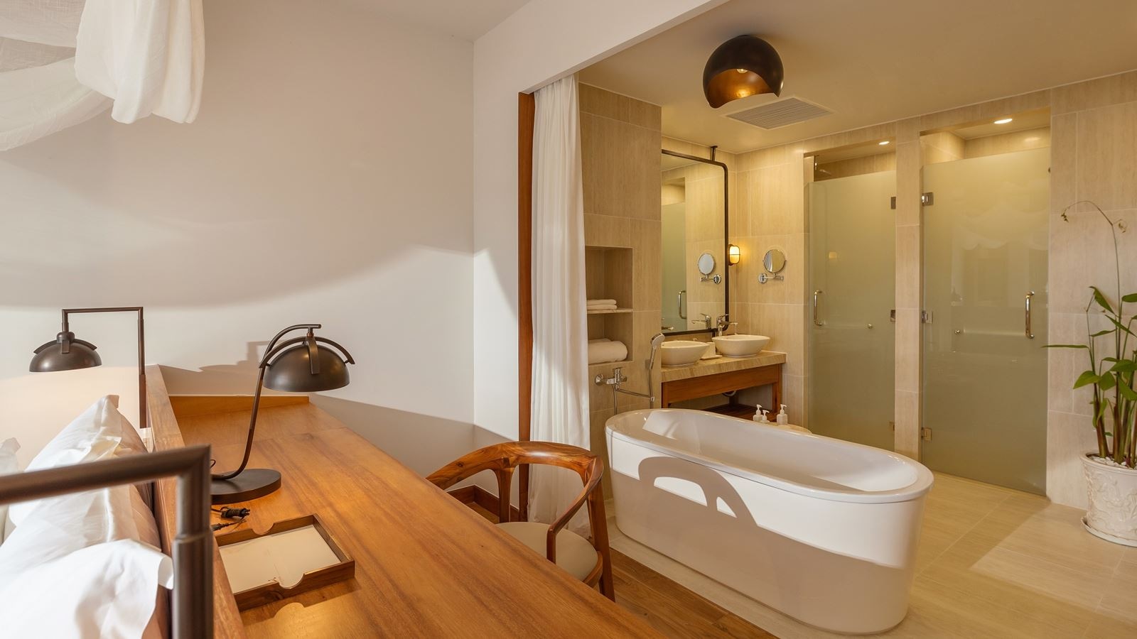 rooms-suite-1-bedroom-gardenview