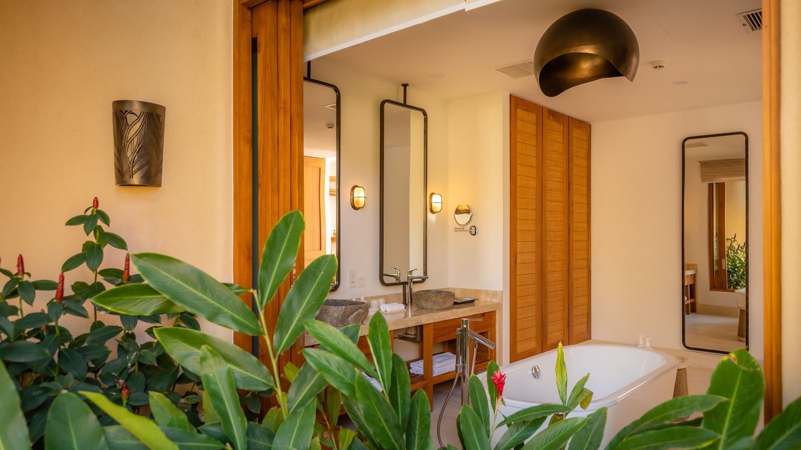 rooms-1-bedroom-beachfront-pool-villa