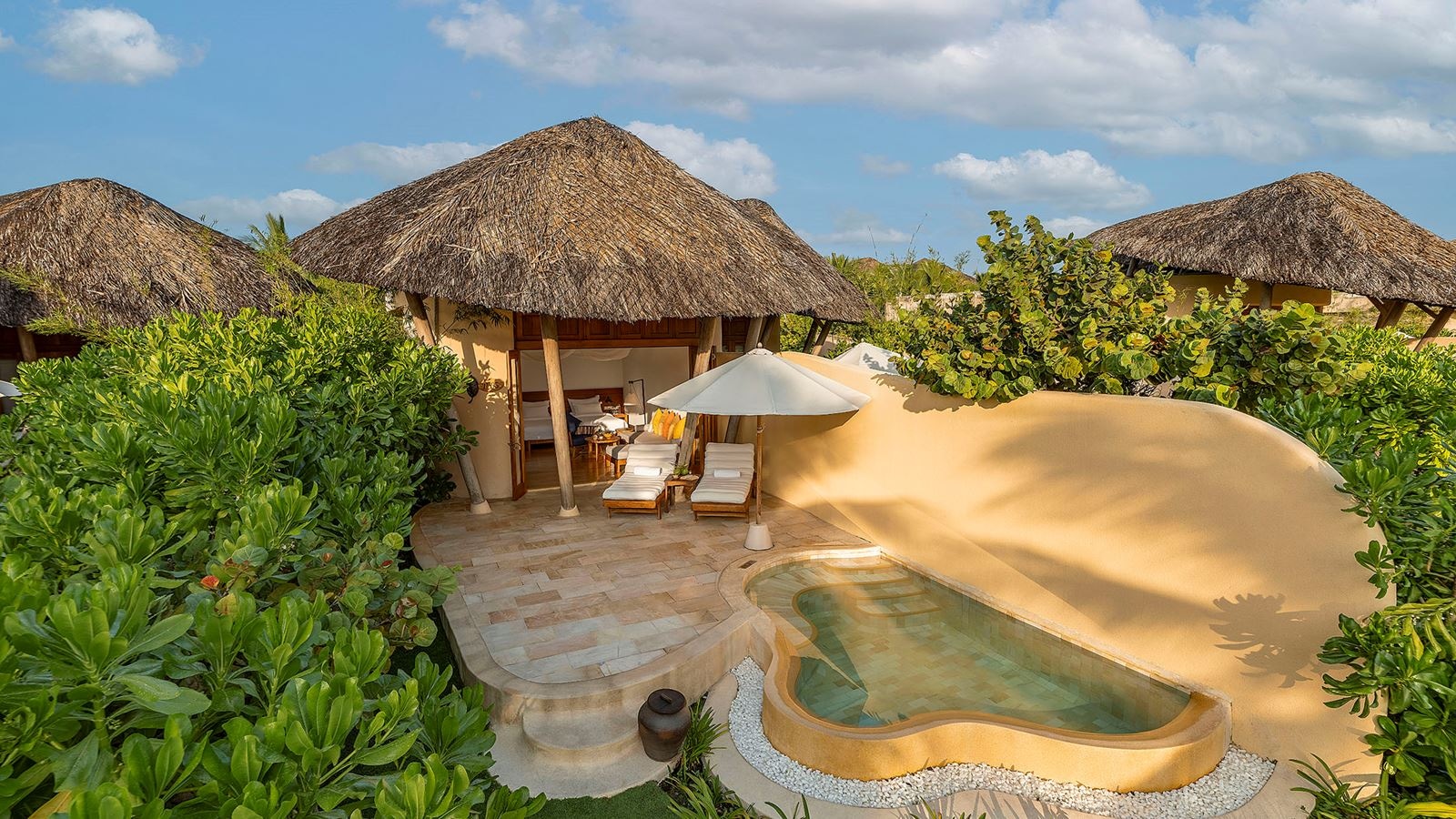 rooms-1-bedroom-beachfront-pool-villa-child-without-extra-bed