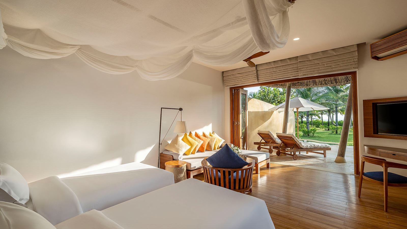 rooms-1-beroom-beachfront-pool-villa-child-without-extra-bed