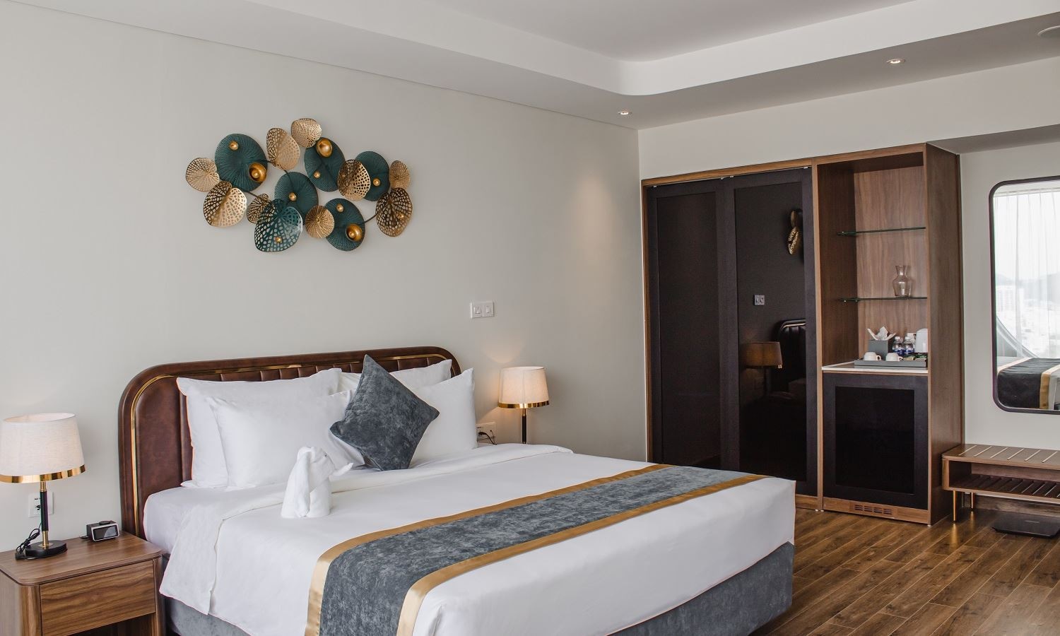 rooms-senior-deluxe-double-city-view