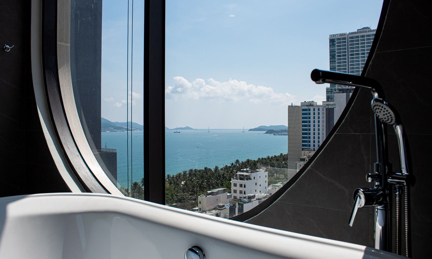 rooms-signature-city-view