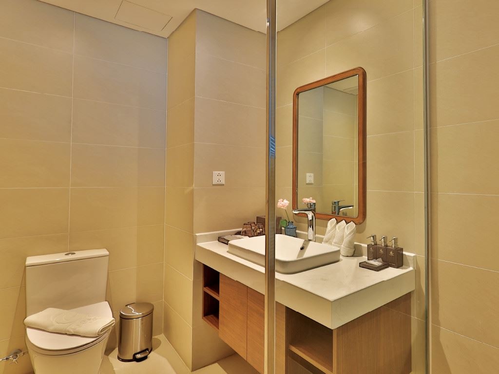 rooms-premier-deluxe-seaview-with-balcony