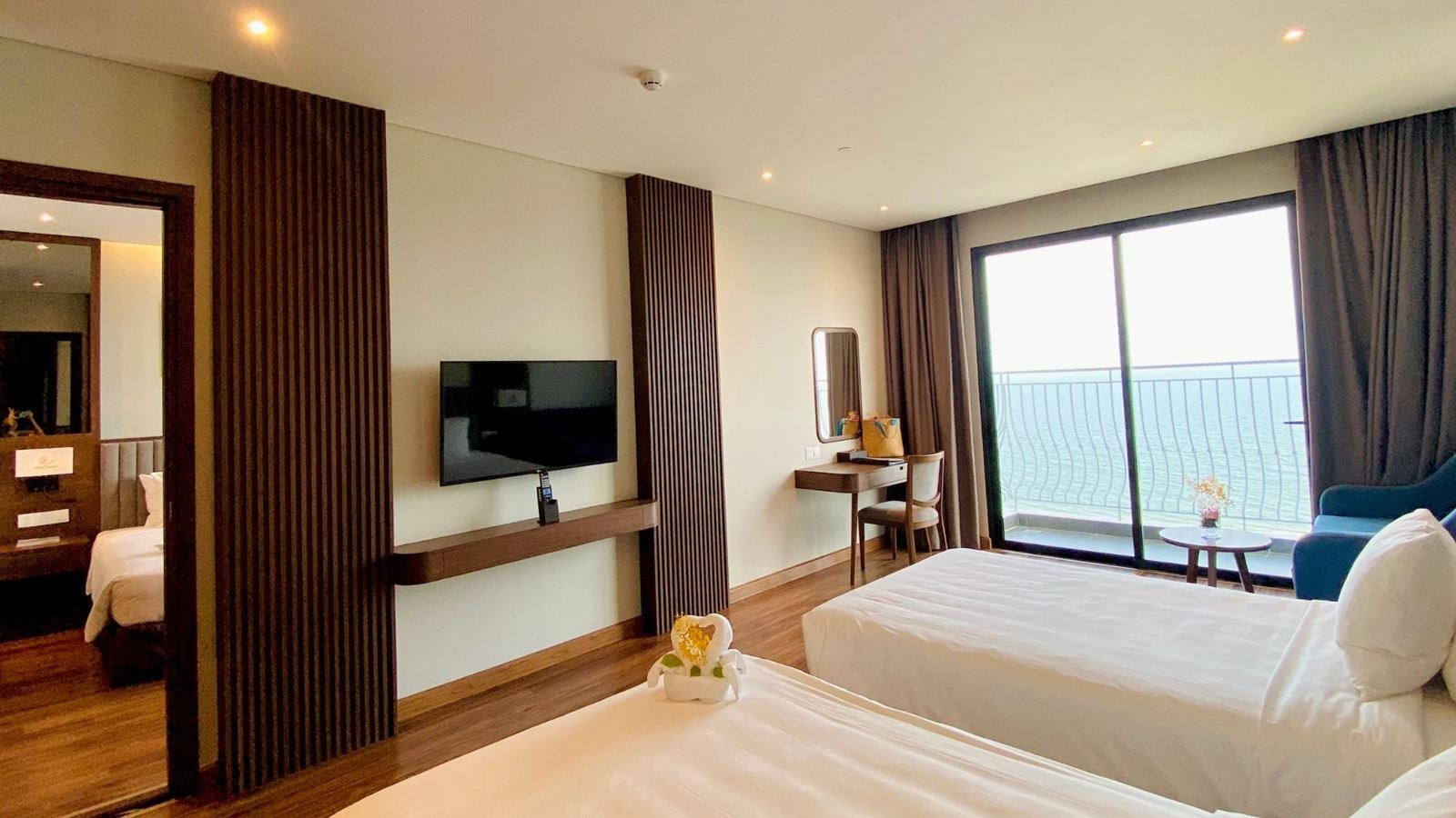 rooms-deluxe-family-seaview-connecting-with-balcony