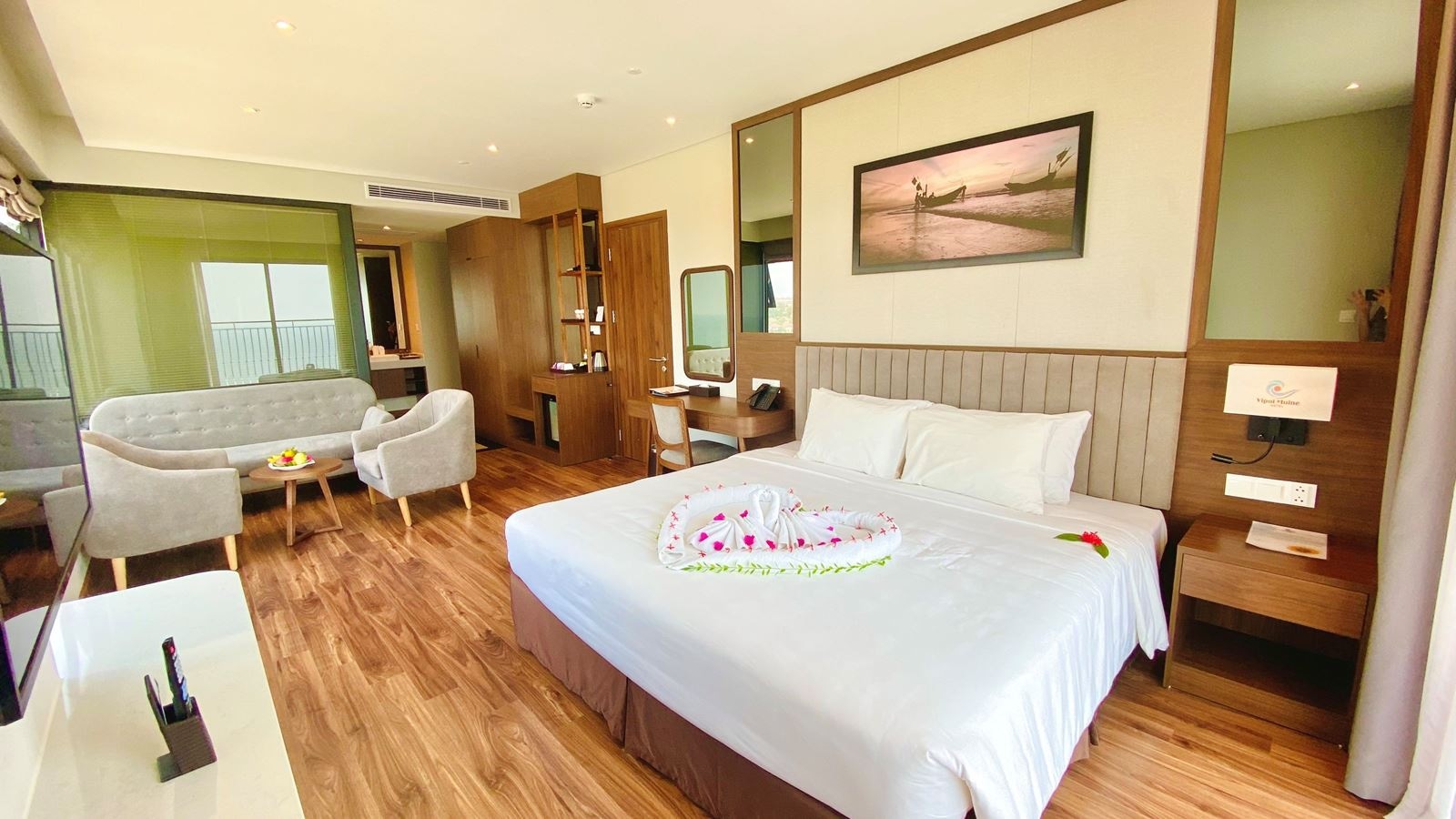 rooms-junior-suite-seaview-with-balcony