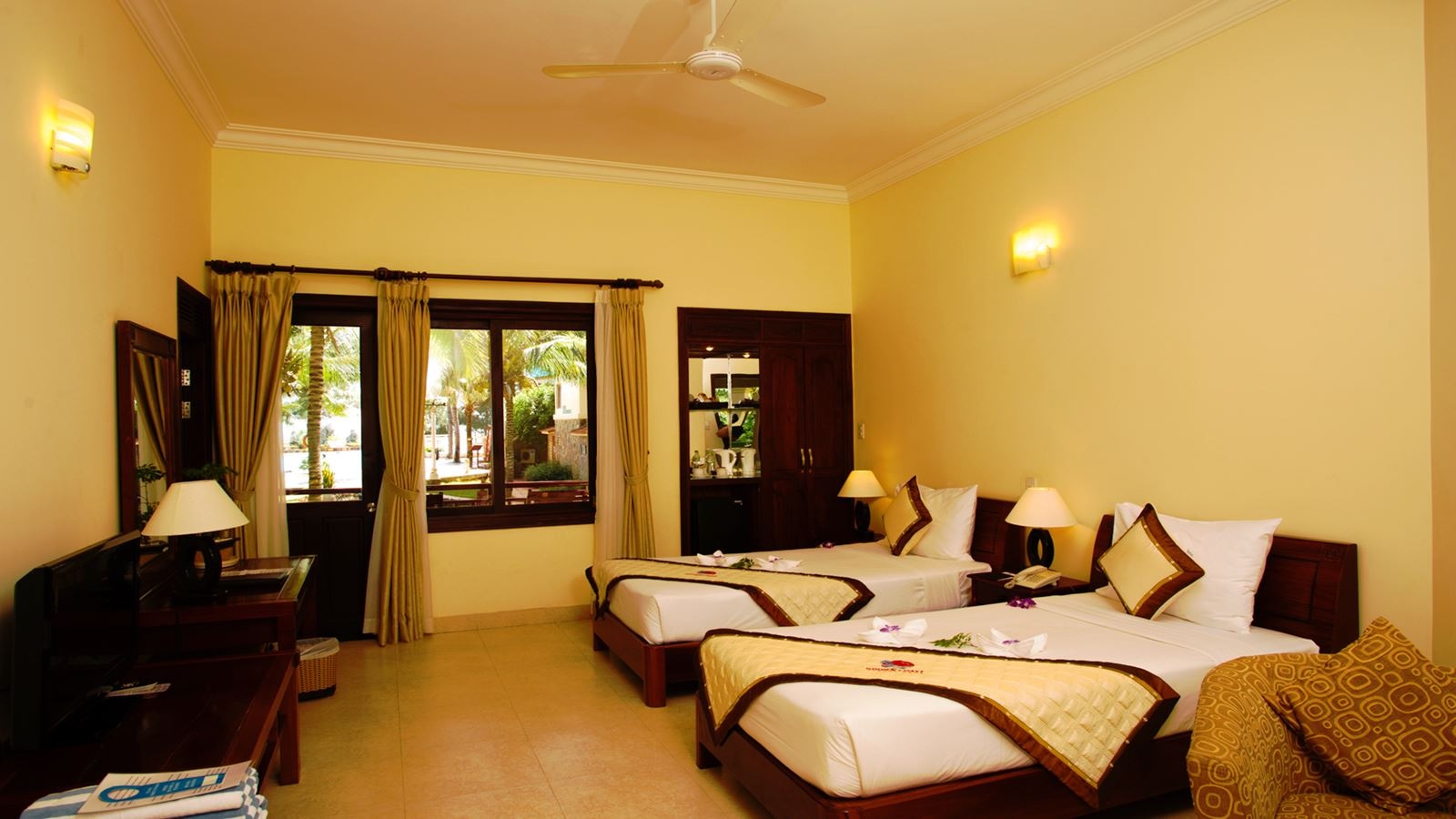 rooms-room-deluxe-gardenview-balcony