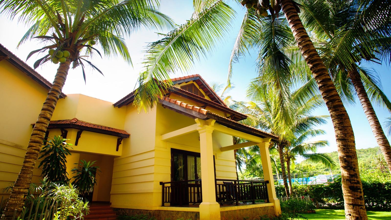 rooms-room-deluxe-gardenview-balcony