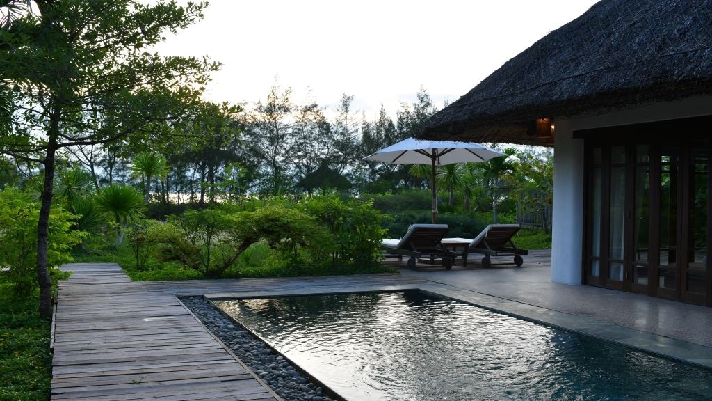 rooms-lagoon-pool-villa