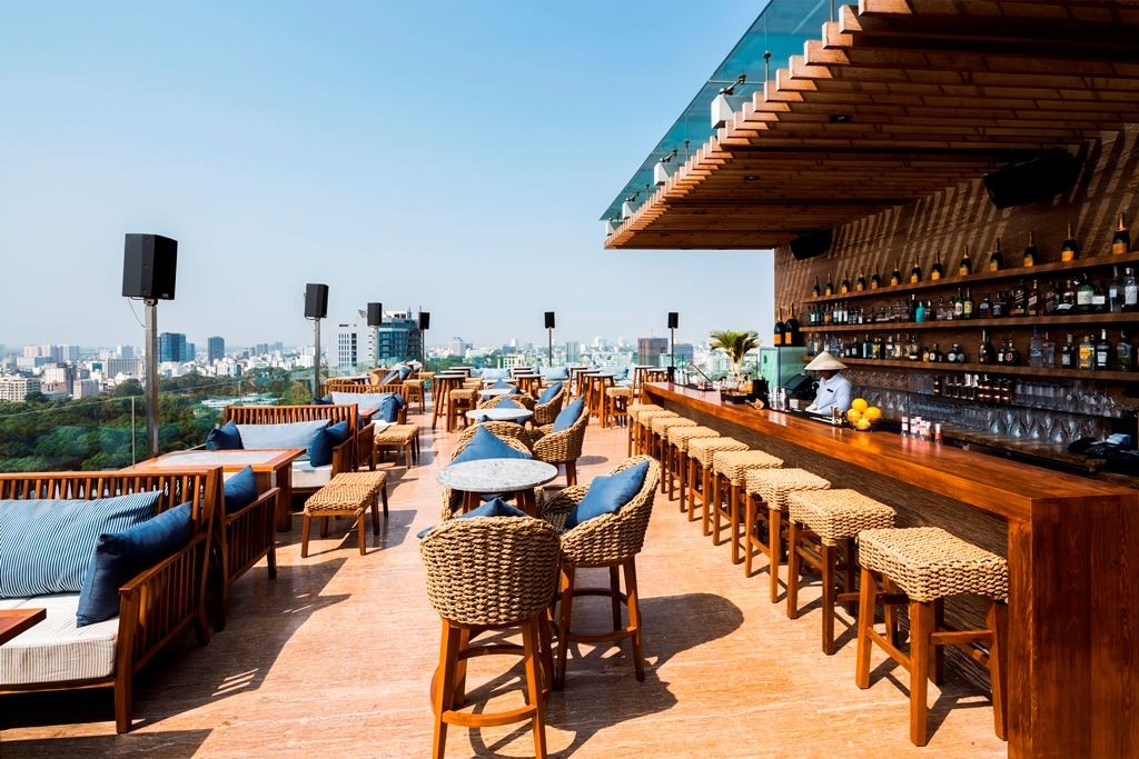bars-social-club-rooftop-bar
