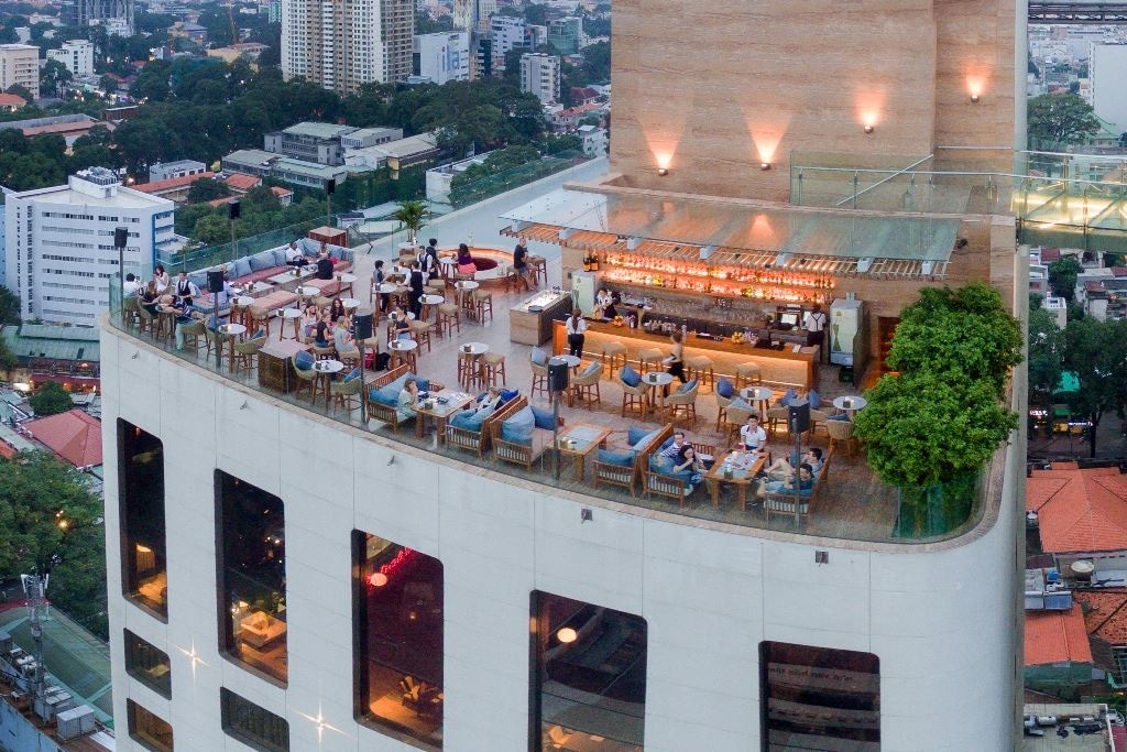bars-social-club-rooftop-bar