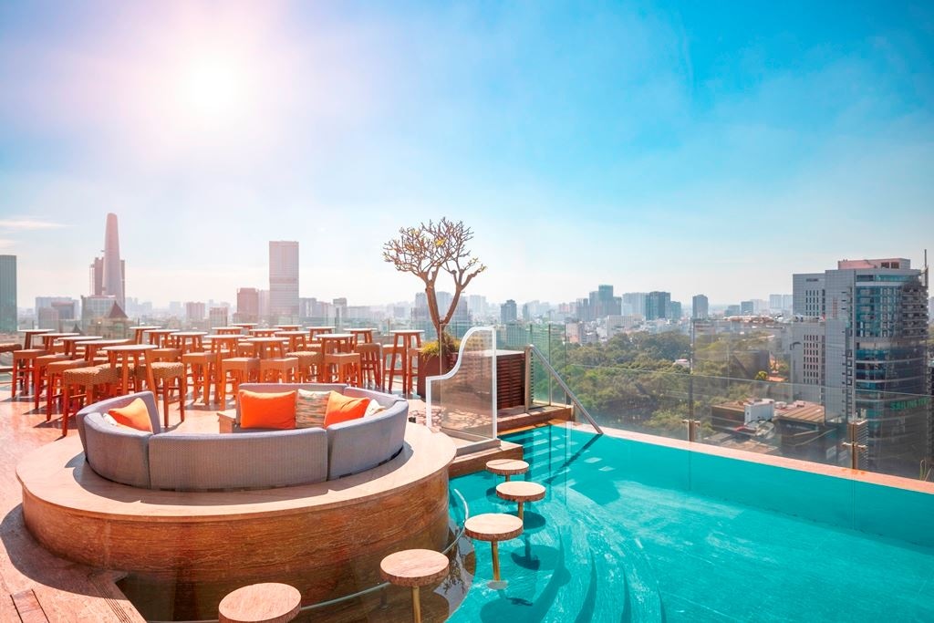 bars-social-club-rooftop-bar