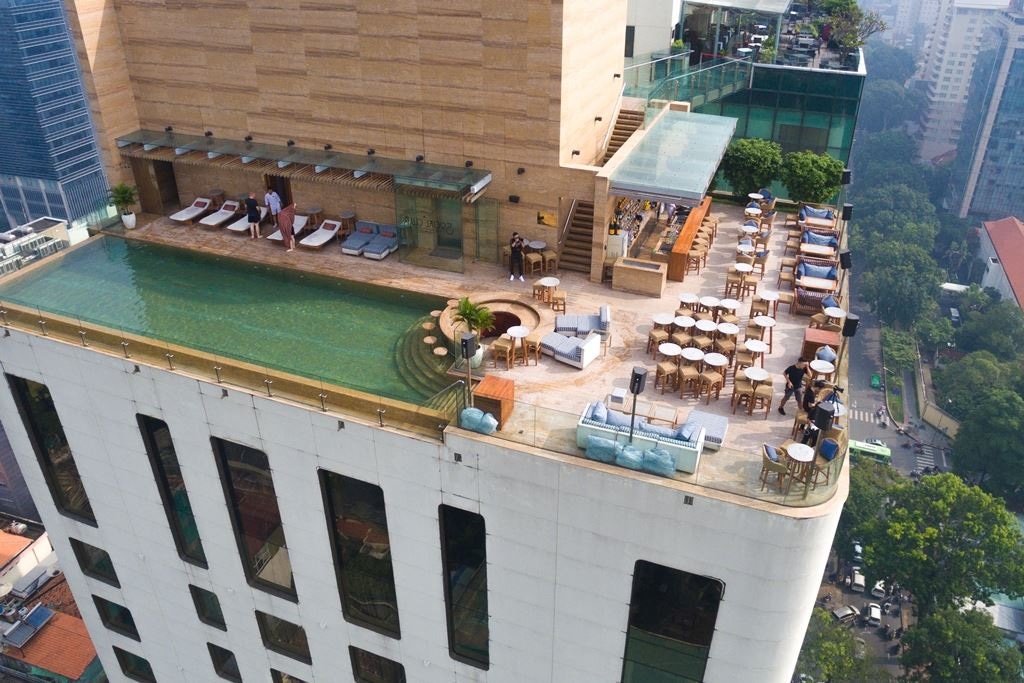 bars-social-club-rooftop-bar