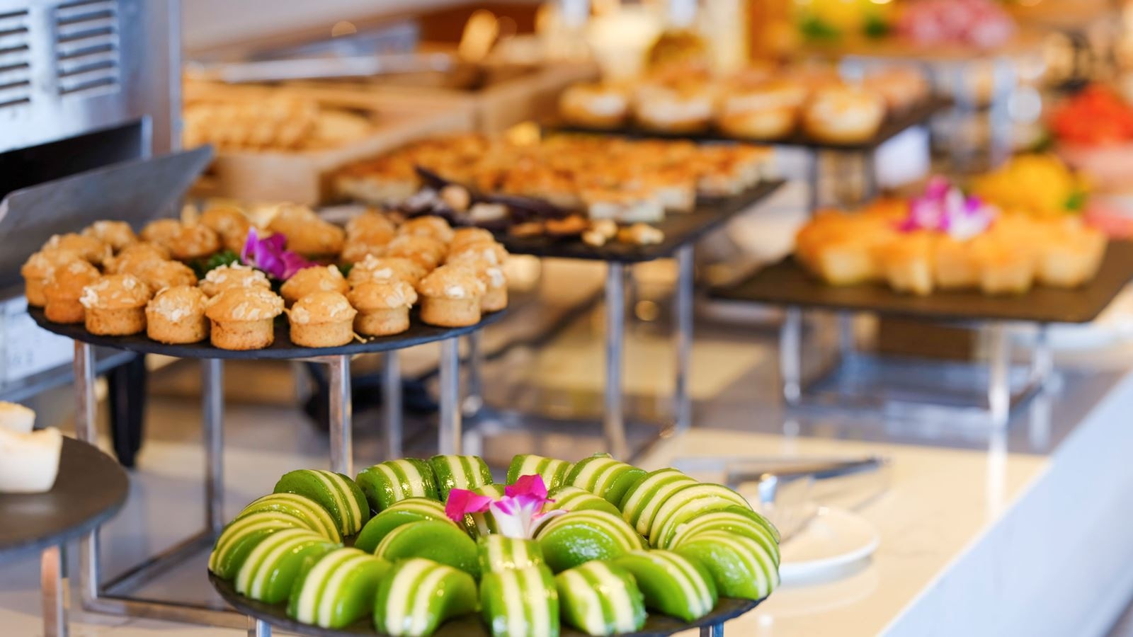 restaurants-breezes-restaurant