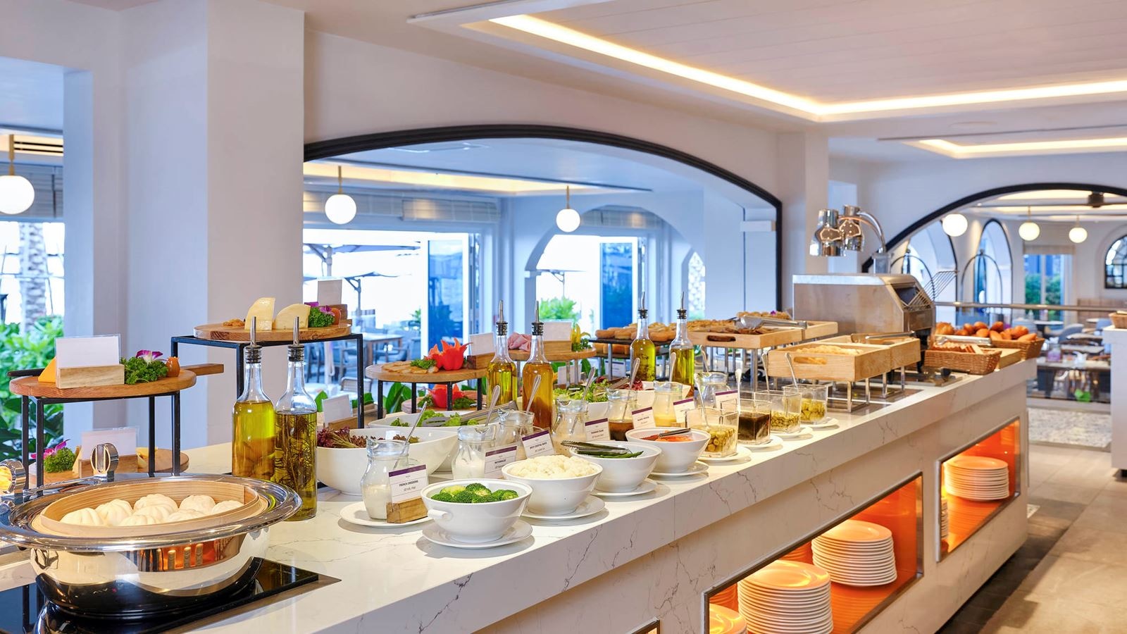 restaurants-breezes-restaurant