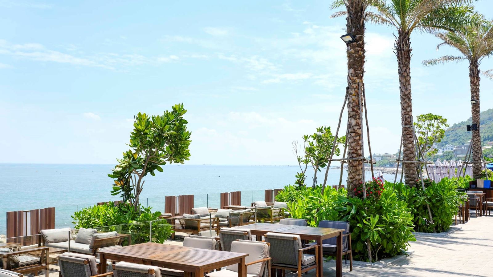 restaurants-breezes-restaurant