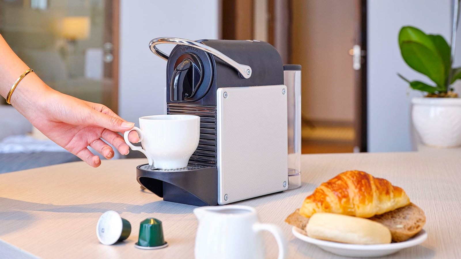 restaurants-breezes-restaurant