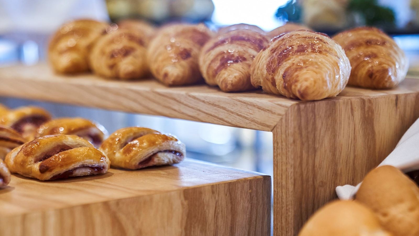 restaurants-breezes-restaurant