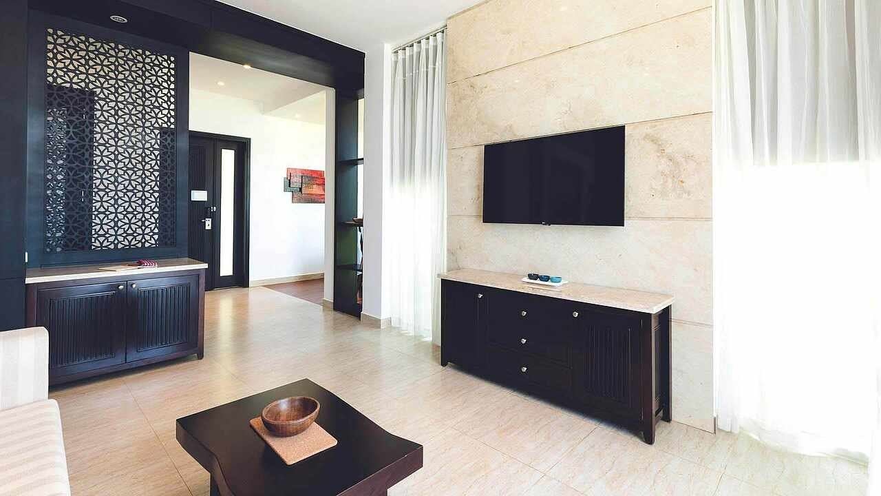 rooms-one-bedroom-ocean-front-pool-villa