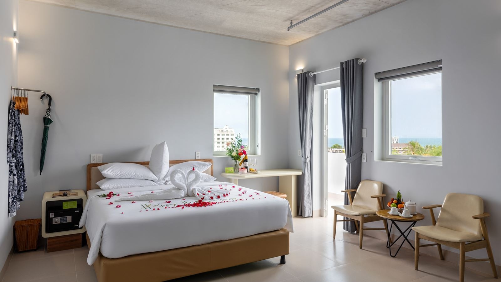 rooms-deluxe-with-balcony