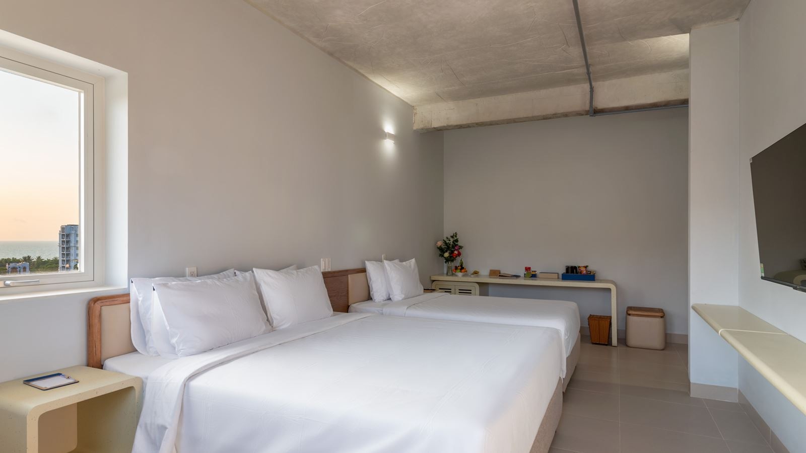 rooms-deluxe-triple-with-balcony