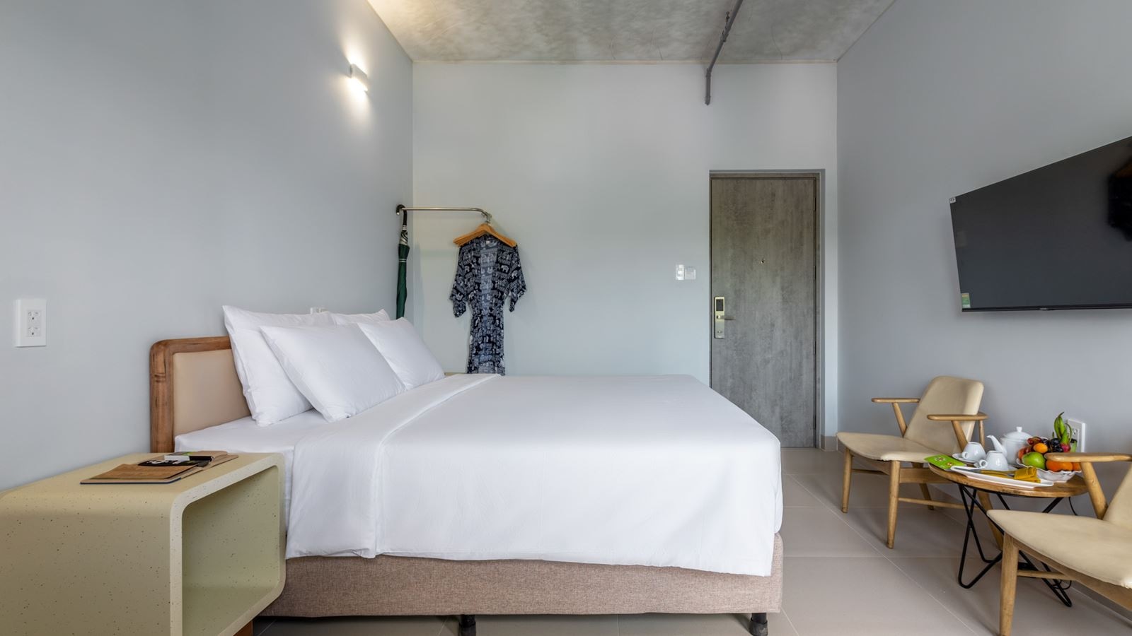 rooms-family-connecting-with-balcony