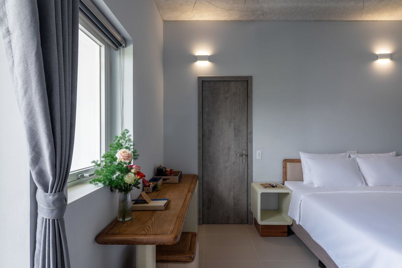 rooms-family-connecting-with-balcony