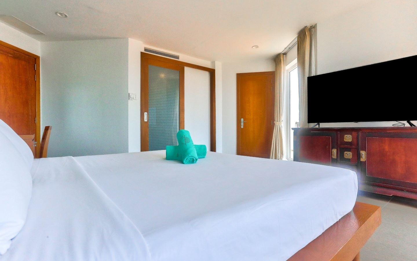 rooms-deluxe-balcony-ocean-view