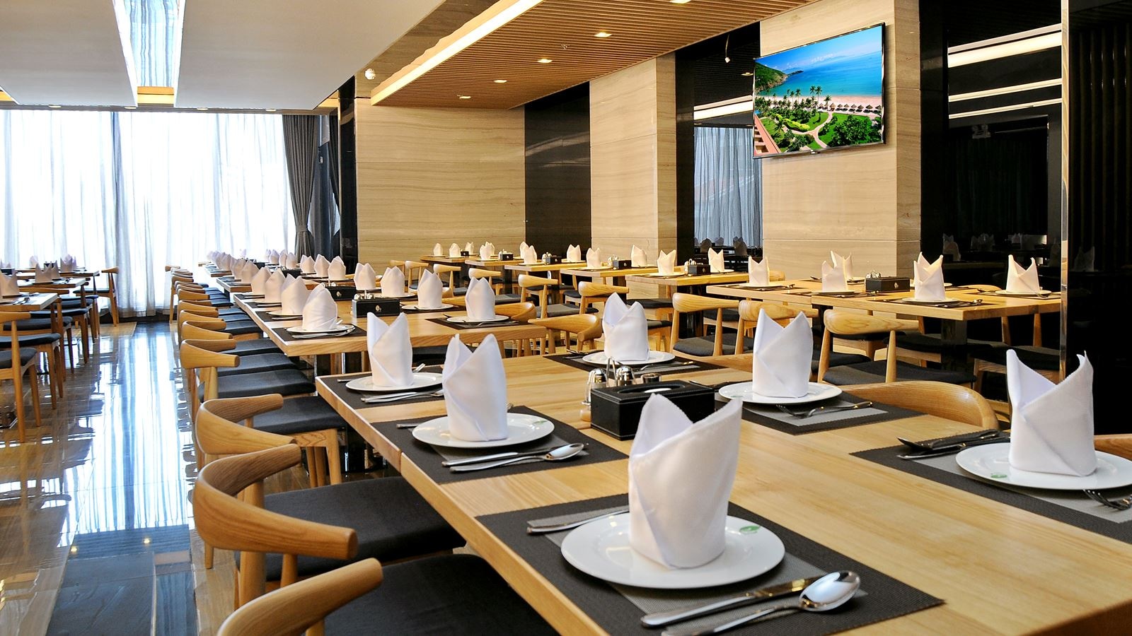 restaurants-yellow-restaurant