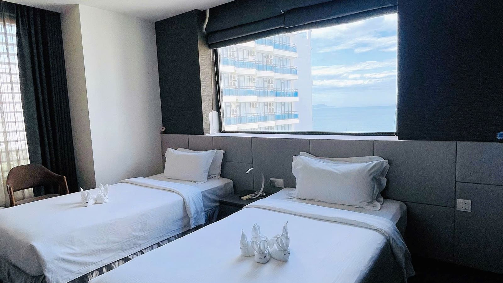 rooms-senior-partial-sea-view-room