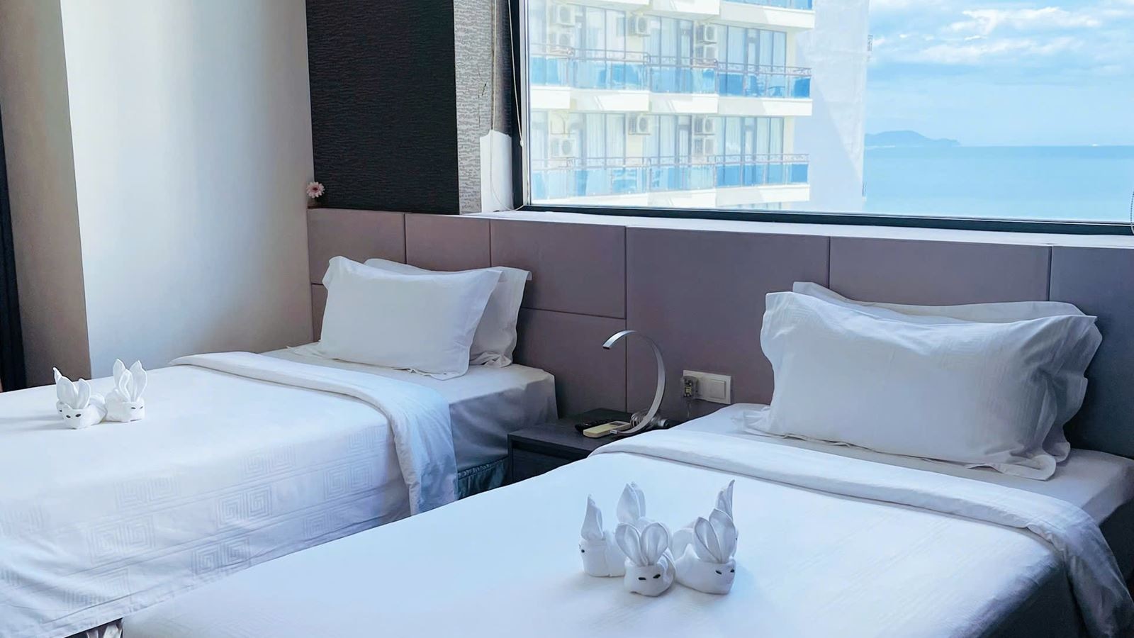 rooms-senior-partial-sea-view-room