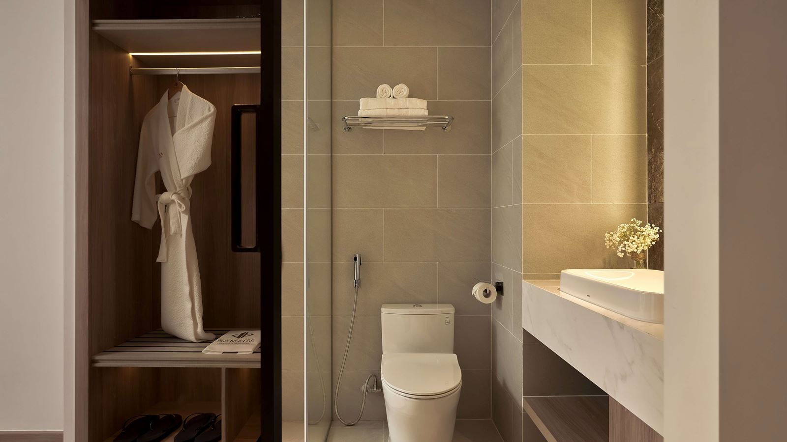 rooms-triple-city-view