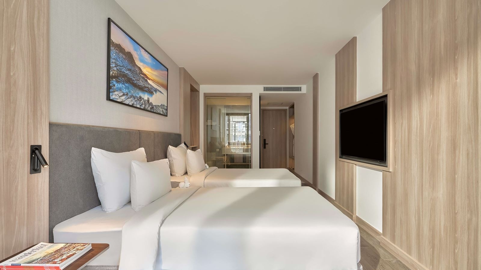 rooms-senior-deluxe-city-view-with-balcony