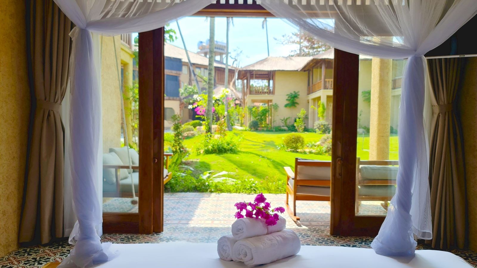 rooms-premium-ocean-breeze-with-garden-view