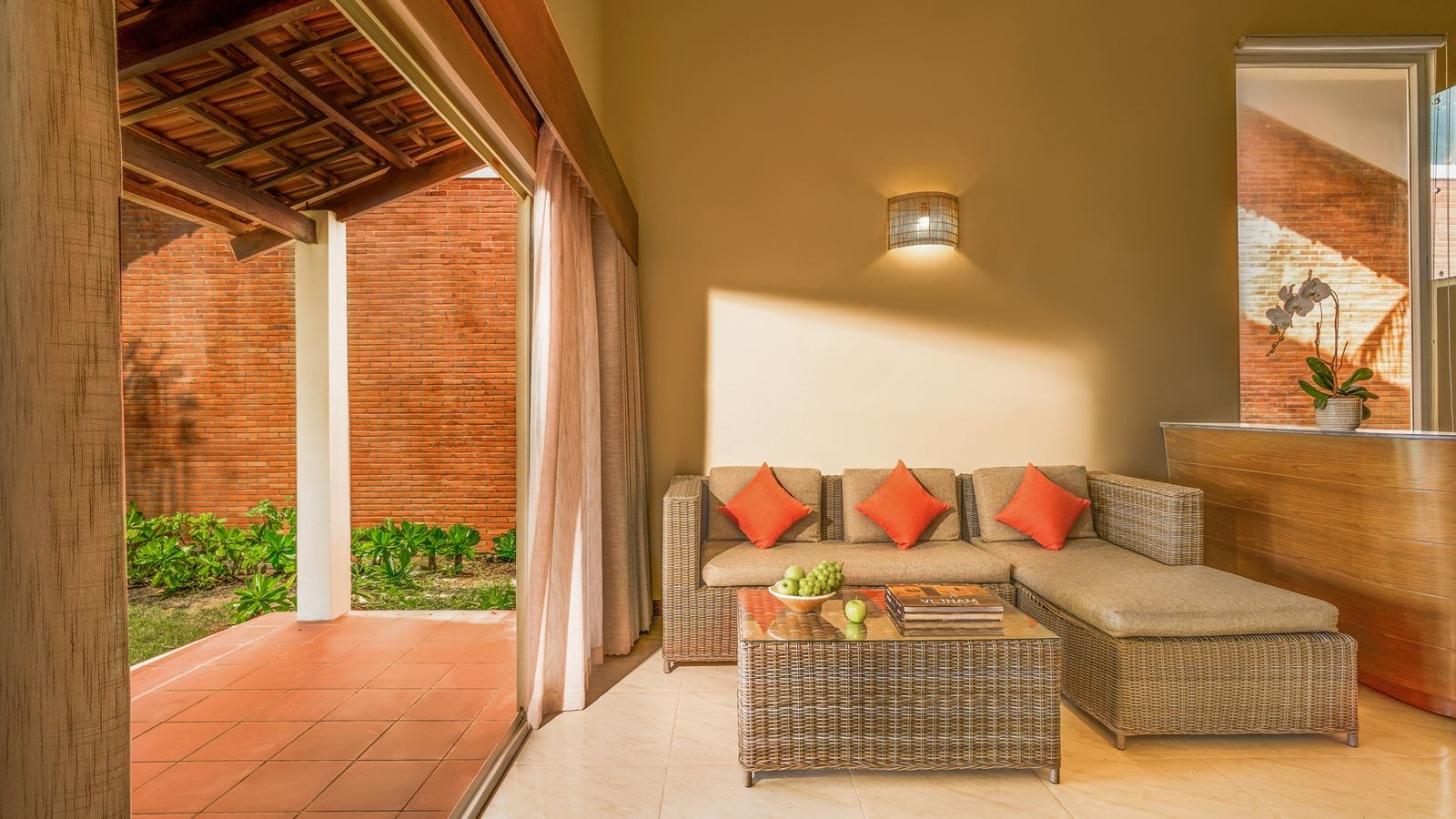 rooms-villa-beachfront-terrace