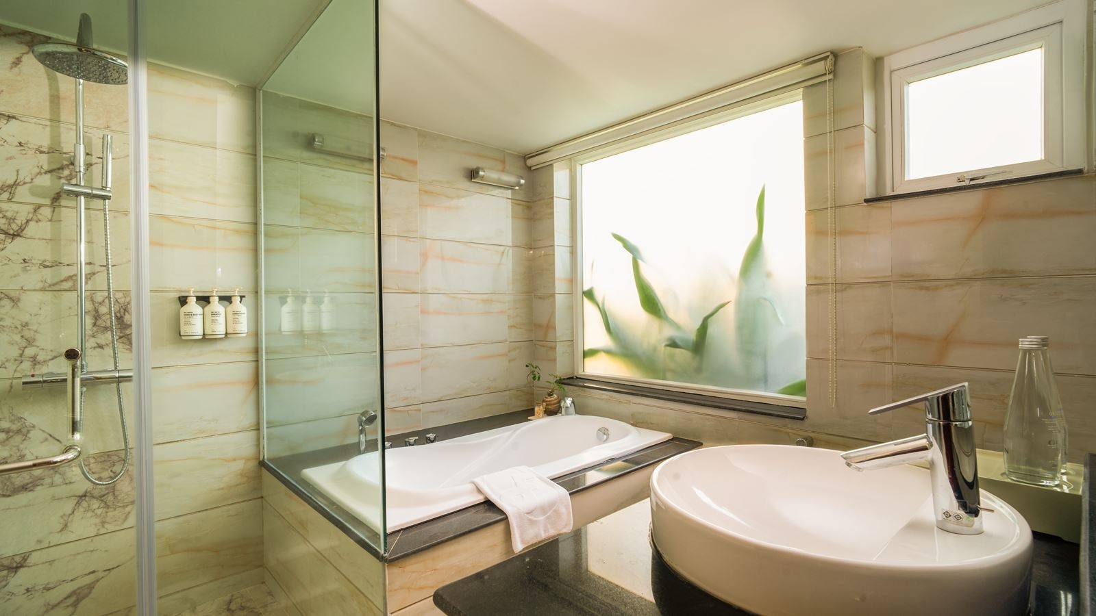 rooms-villa-beachfront-terrace