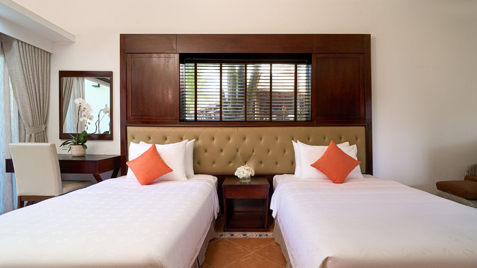 rooms-deluxe-garden-view-balcony-or-terrace