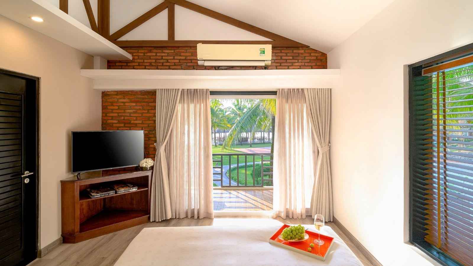 rooms-deluxe-ocean-view-balcony-or-terrace