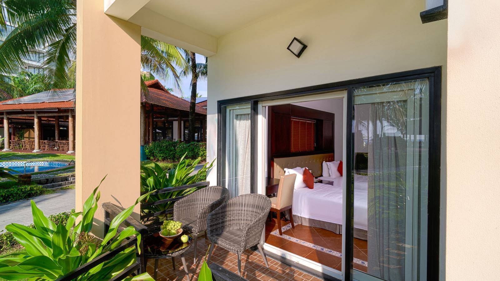 rooms-deluxe-ocean-view-balcony-or-terrace